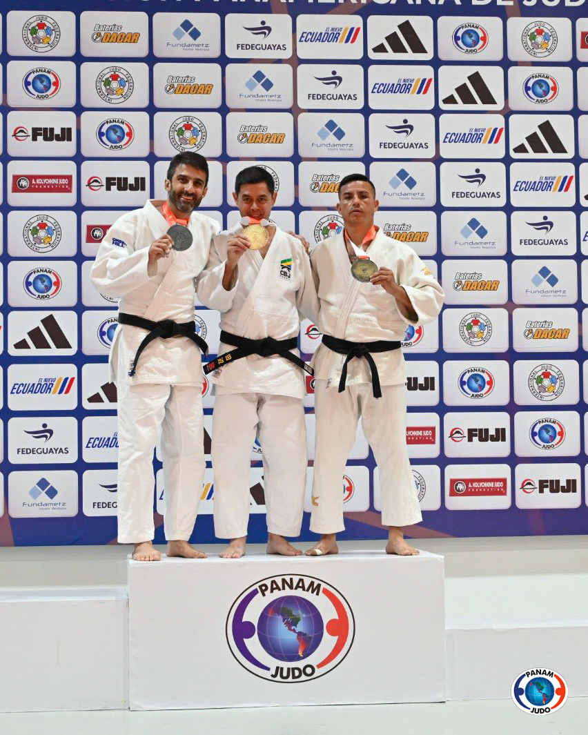 Bronce - Enrique Parra (M5 -73 kg)